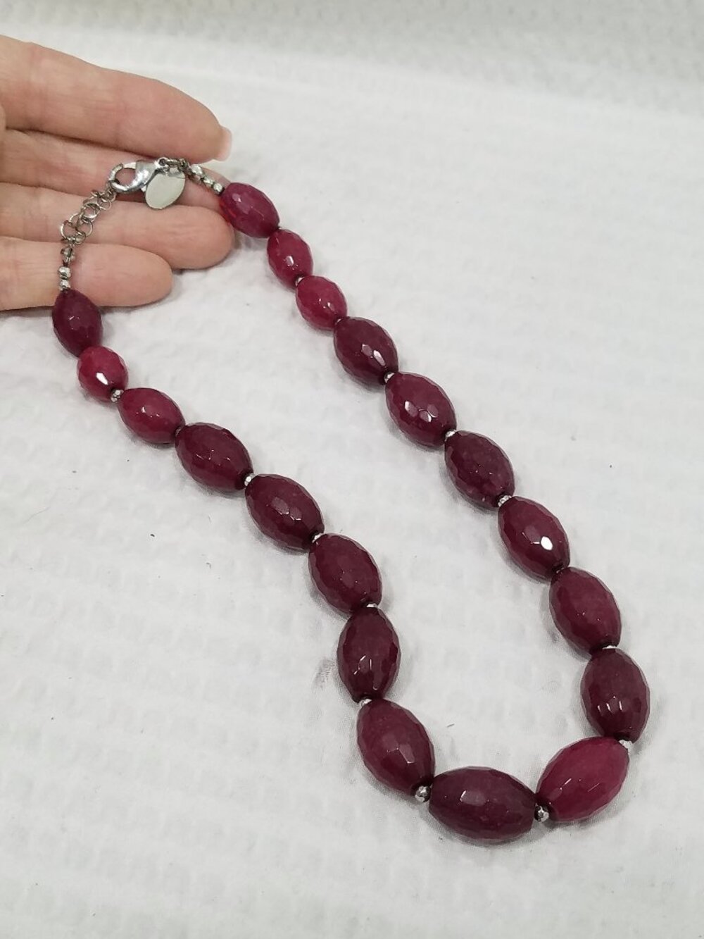 Signed White House Black Market Red Jade Bead Silver Tone Choker Necklace